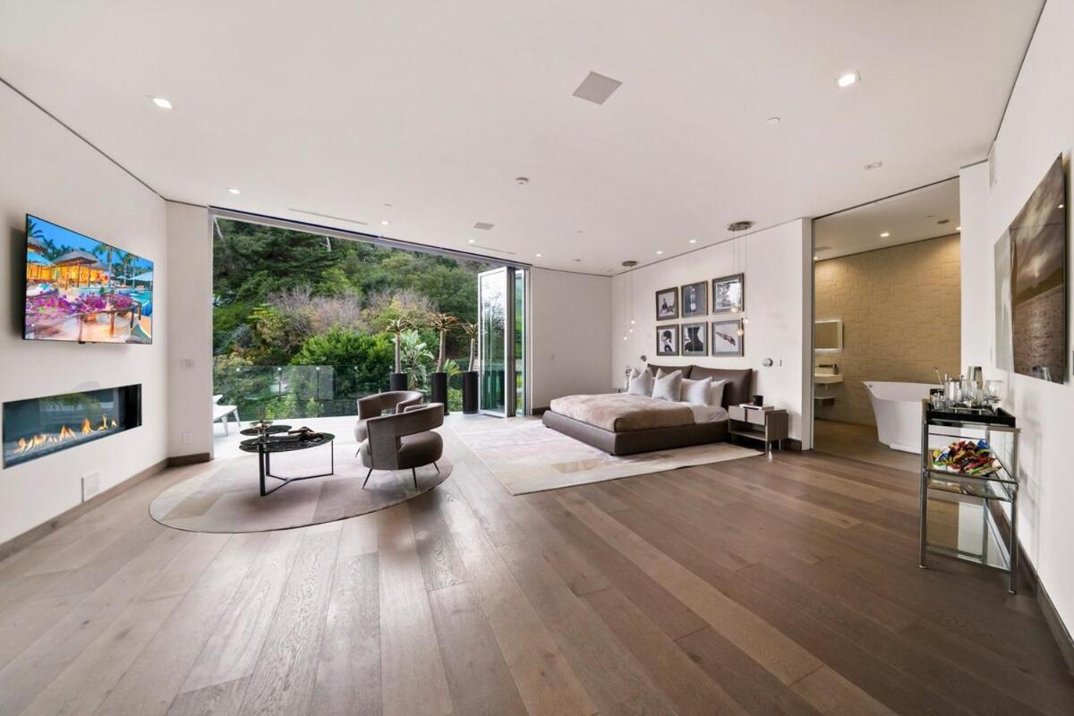 Villa Chantilly Lace Los Angeles